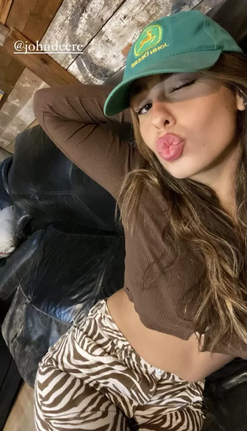 Great lips and hat choice by akdocksbakf