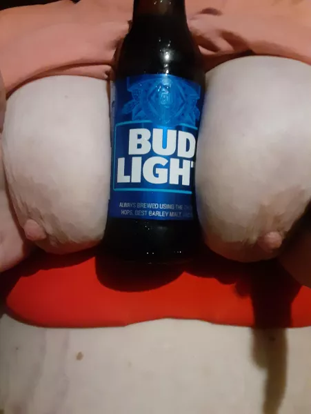 Great Saturday night titties and beer!!! by warhammin