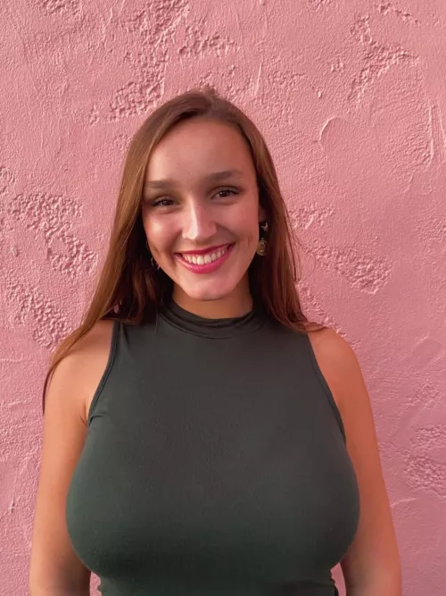 Green top doesn’t hide them by tahwraoyw1994