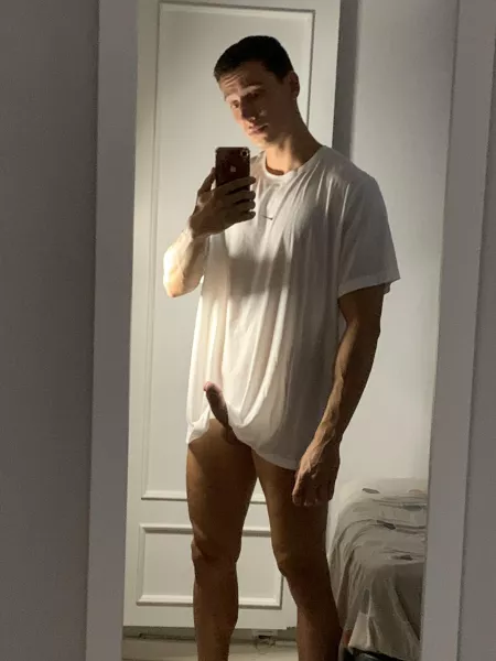 Greetings from my friend down there 😏 by botella-andres