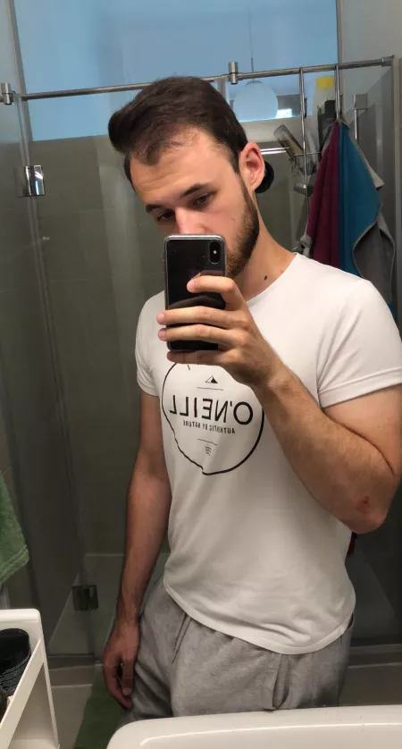 Grey sweatpants really leave no room for imagination 👀🤔 by Throwaway827474819