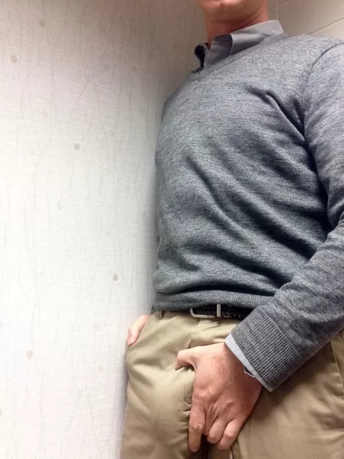 Gripping his crotch posted by menareamazing