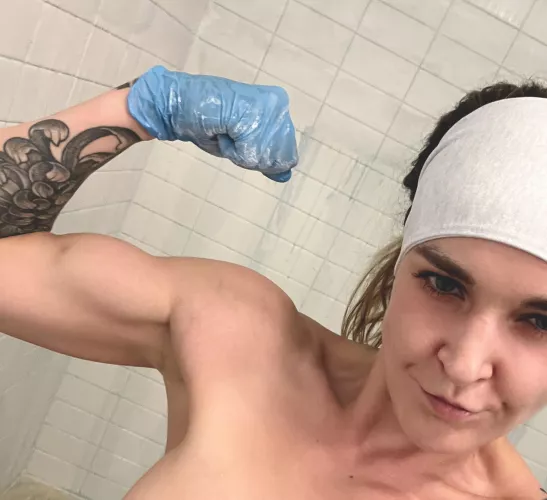 Grout is getting some elbow grease. by cc-amor