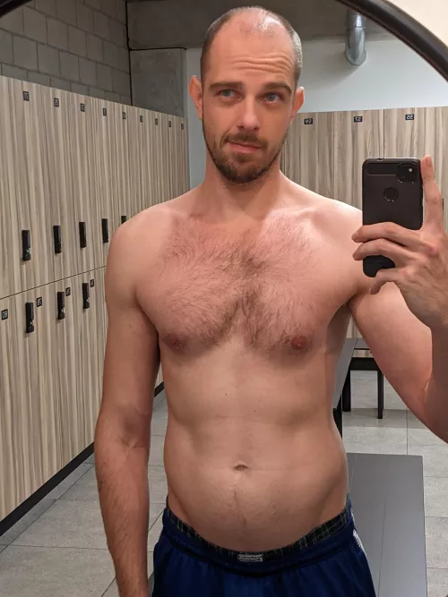 Growing my fur for winter by Yshamael_