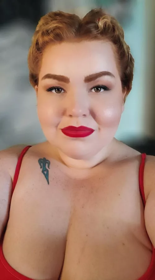 Growing my hair out again, The redhead is coming through 😚 by velmavoodoo