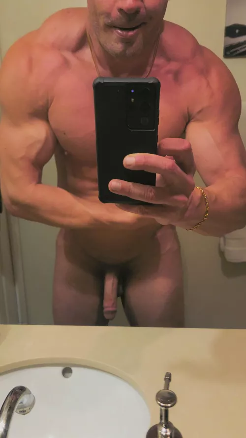 Grrrrrr 😏 by AlphaMuscleBro