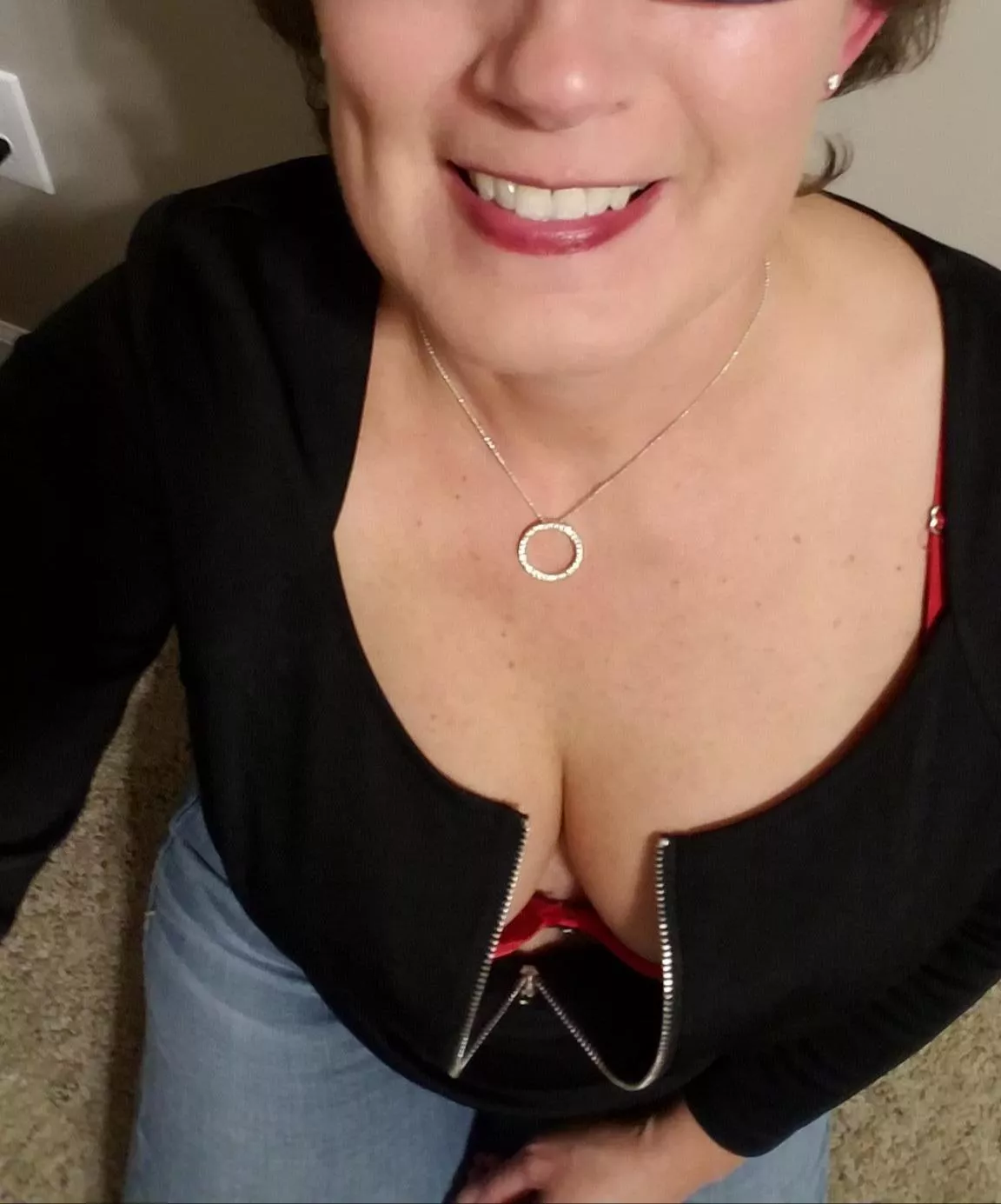 Guess I should zip up before I go into class 😈 posted by deedee69x2