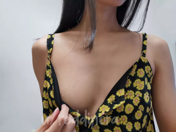 Guess what colour is my bra. You guessed it wrong cuz I didn't wear any ;> by reddinora