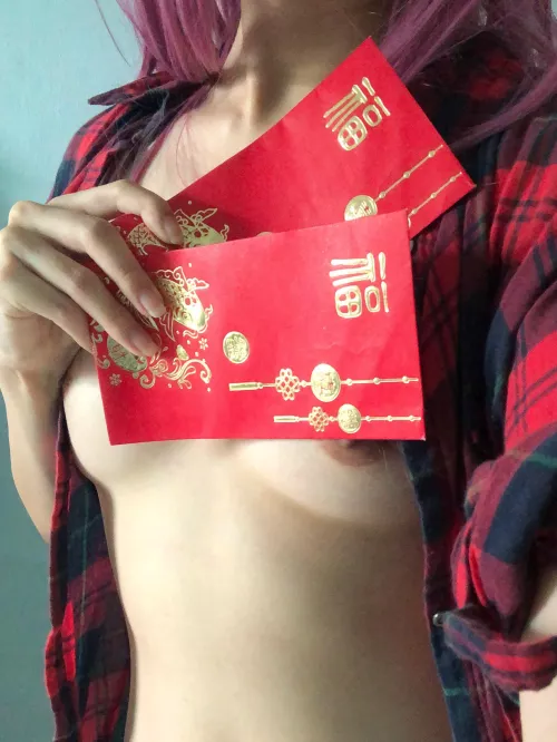 guess whats under the 🧧 by pancakesaftersexOF