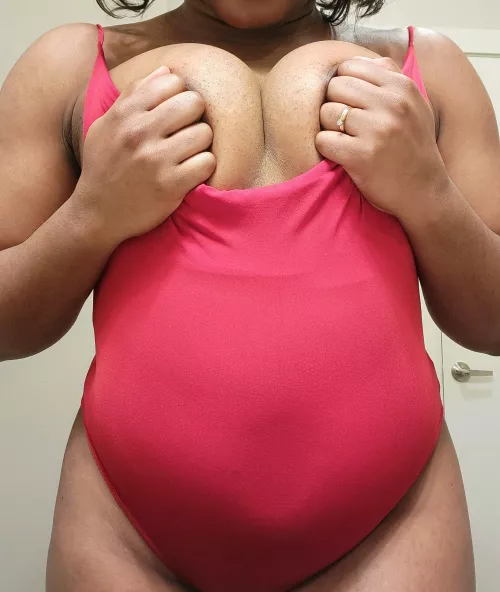 Guess who finally bought a breast pump! 💦💋 by vyanna1