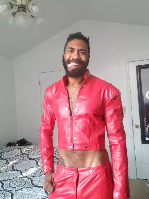 Guess who I am. Right answers can get a pic of me of their choice by huntertriad