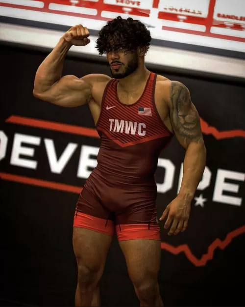 Gun Show [Not OC] by hestitant2f