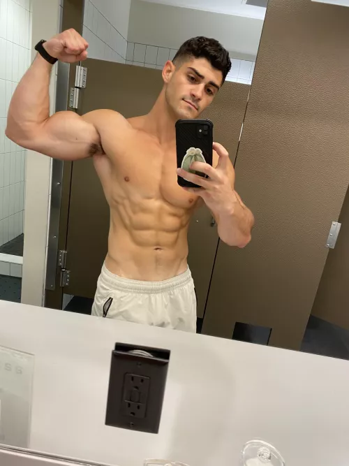 Guns out 💪🏼💪🏼💪🏼 by MrFilthadelphia