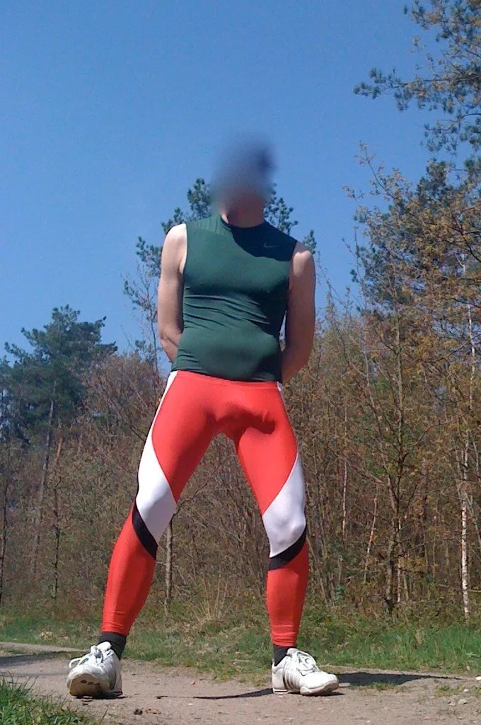 guy in the wild with bulging running tights posted by StefanMX8