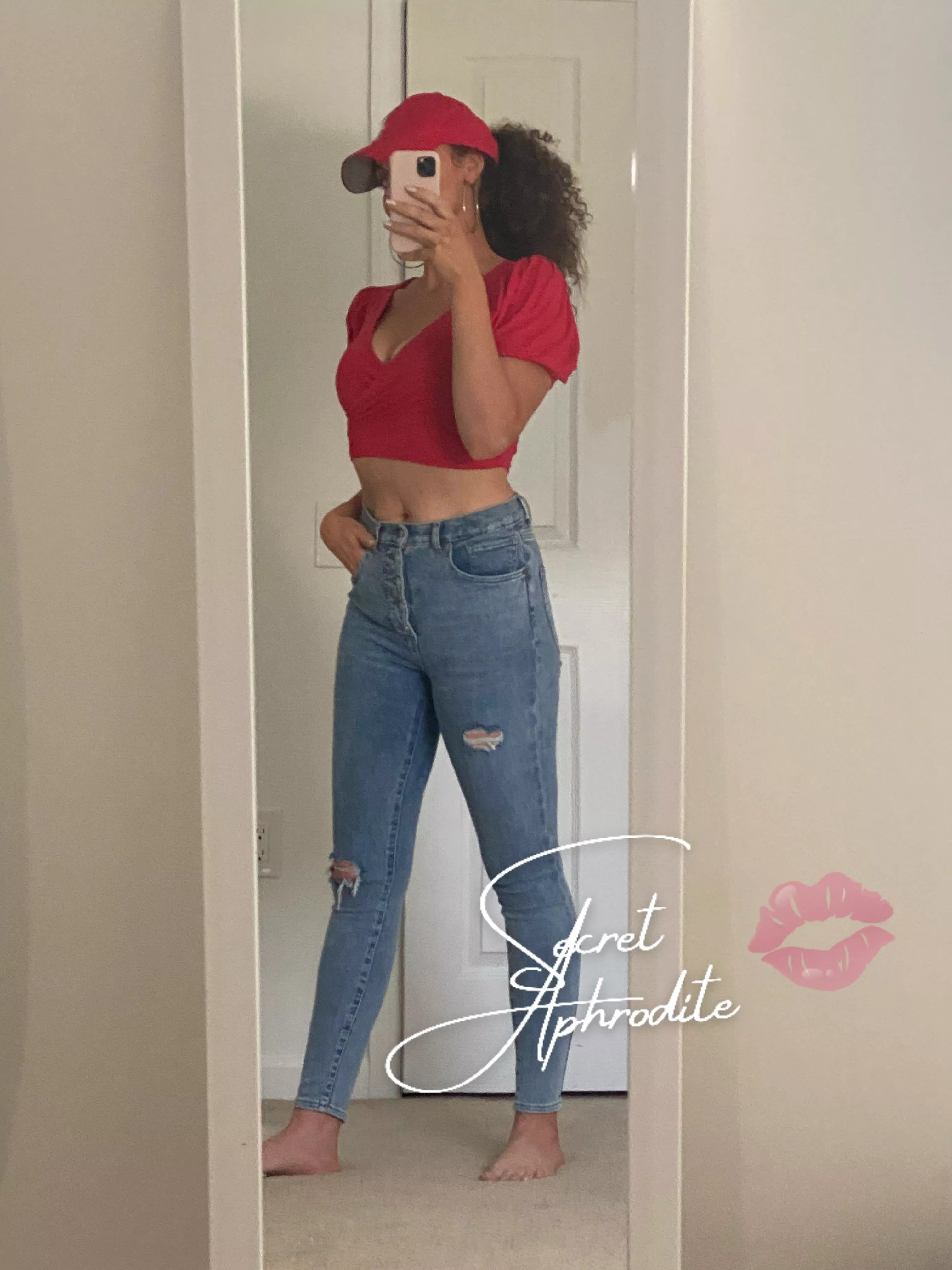 Guys, help me out. She doesn’t think this is appropriate for a mom of 4 to wear to tonight’s baseball game. What do you think? ⚾️ 🏟🧢 posted by SecretAphrodite