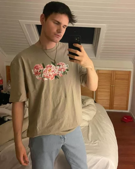 Guys I need your advice, why are only guys who are the age of my father hitting on me? I find it very creepy and they're the only ones to do so😕 by jason131855