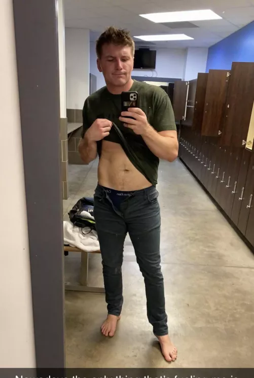 Gym lighting is a real thing y’all by AboyfromUtah