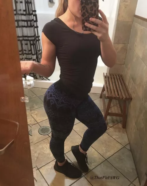Gym mirror pic, also my first post here! I’d love to show you more :) by ThatFitPAWG