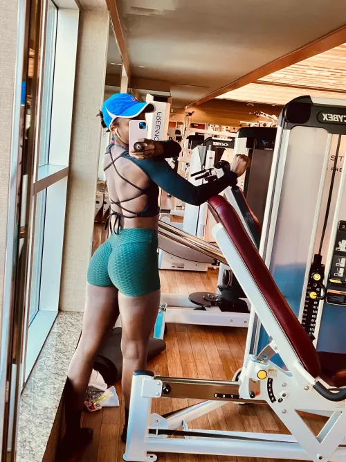 Gym selfie for you 😊❤️ by Amiemmanneh