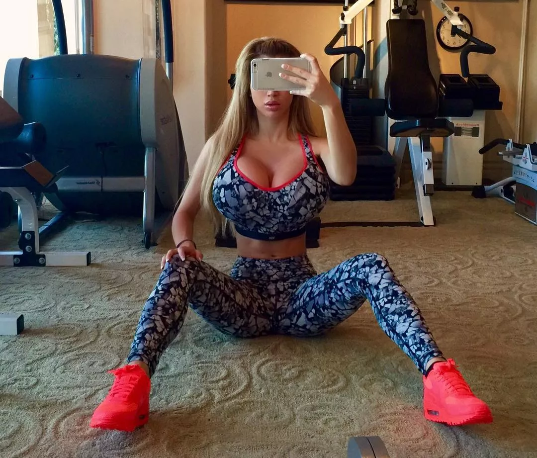 Gym Selfie posted by hobbydailythrow