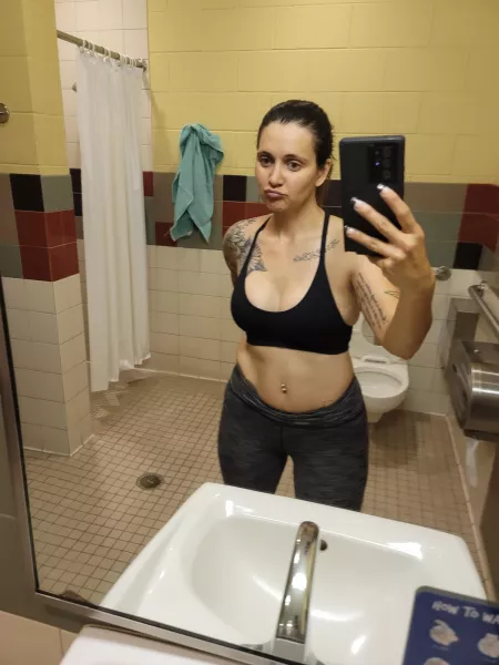 Gym selfies getting stronger everyday. Ignore the scale numbers don't matter you feel good you look good by Sheryl1986