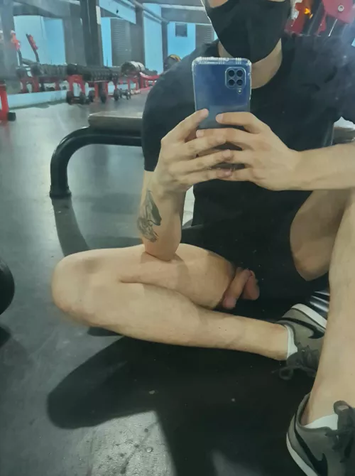 Gym time! 😏 by b_santos_