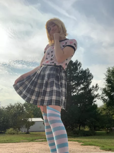 Had oral surgery a few days ago and still recovering, but looking cute is a great way to stay positive! Shoutout to my friend who made this skirt for me <3 by honeymilkcarnival