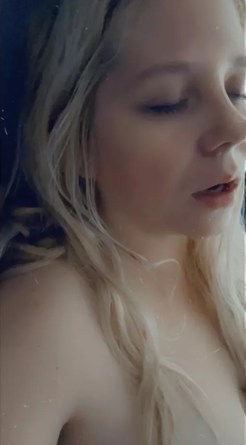 Had to have a bit of fun this morning… do you want to see what made me have this face? 🔥 👀 💦 by AllieLaneBailey