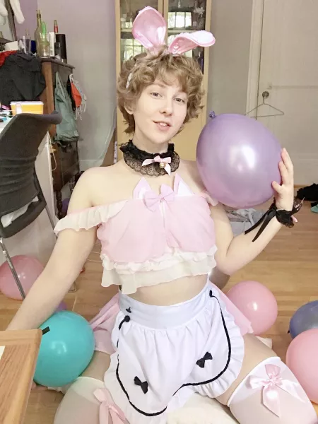 had to make use of all the balloons in my room somehow! by jcatboy