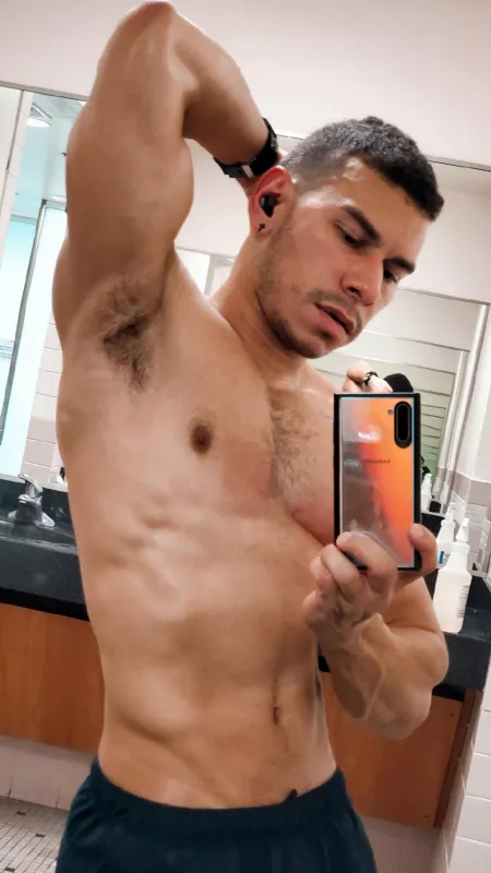 Had to snap this one before leaving the gym 😏 by Bad_Jafet