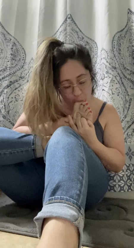 Had to sneak away and do a little self worship because my feet were looking so good. Check the comments by CelesteDeLaLuna