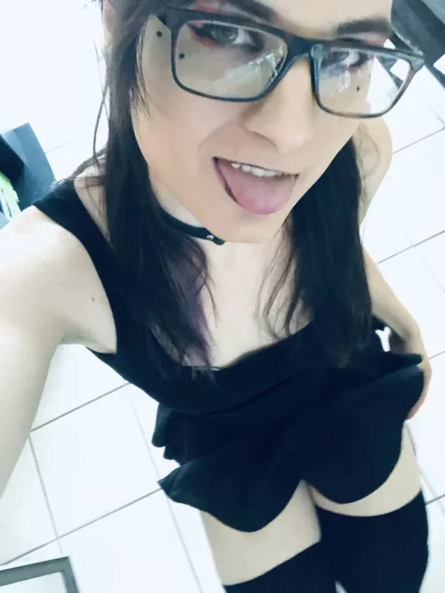 Hai Hai! How's everyone's day going? by AvaShade