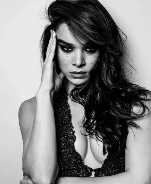 Hailee Steinfeld😍❤️ by AverageHornyIndian