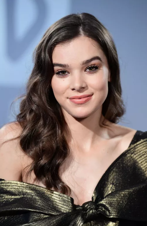 Hailee Steinfeld by ayylmaolmao10