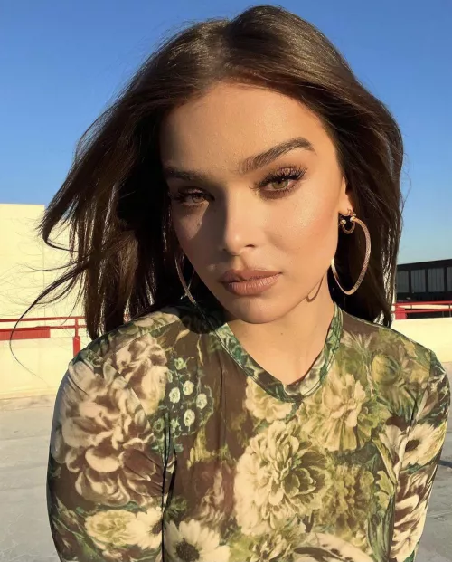 Hailee Steinfeld by LobaIsMommy