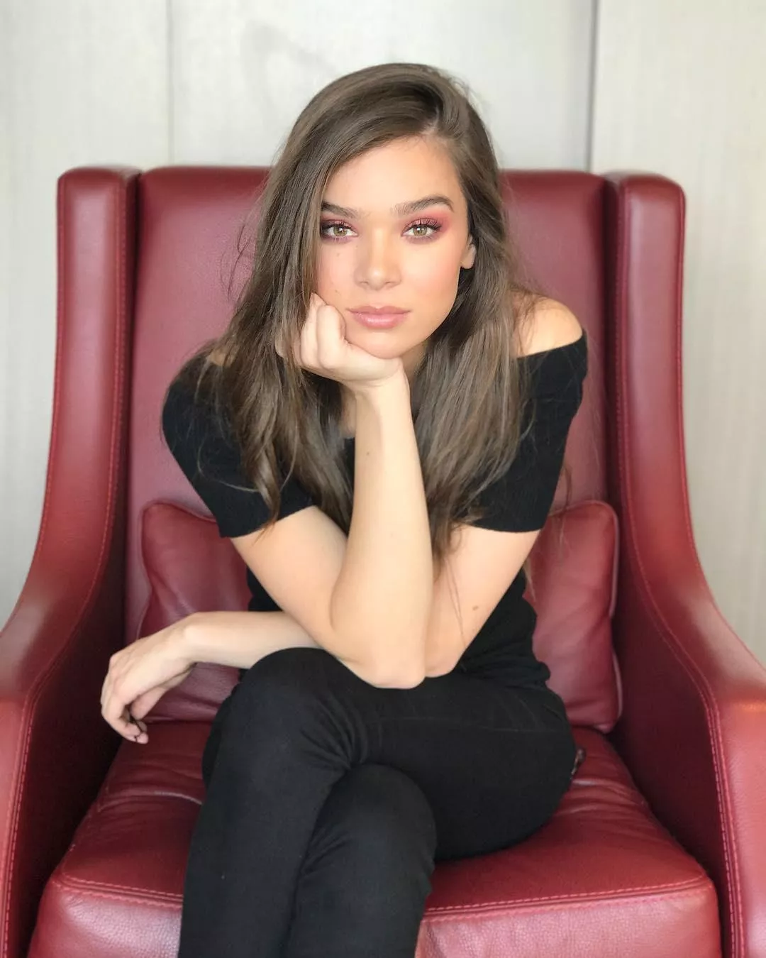 Hailee Steinfeld wants to watch you jerk off. 😏 posted by -GnarlyCharlie-