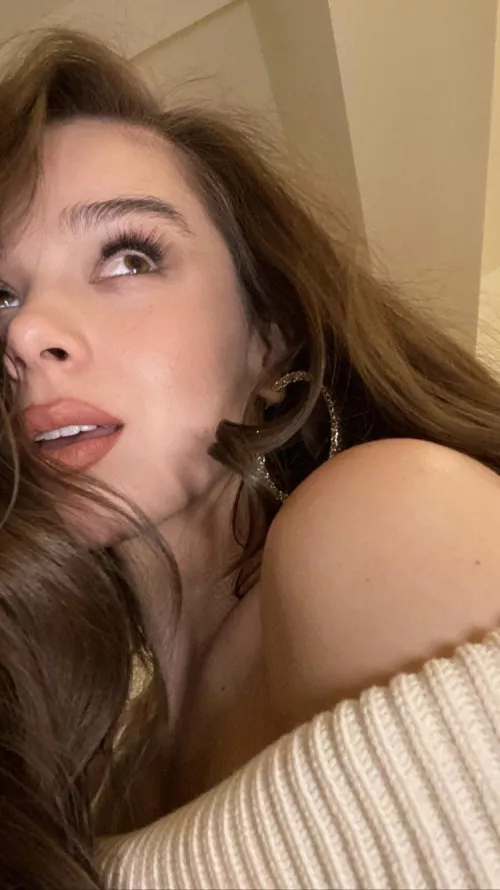 Hailee Steinfeld watching me pull my cock out for her… again by thisusernamesucks6