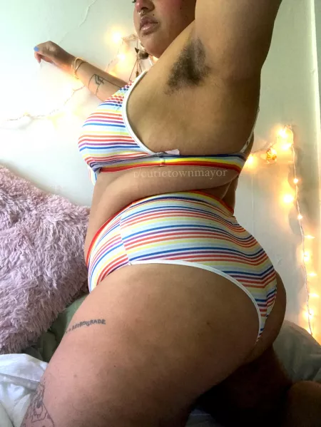 Hairy and curvy all over :) by lambpresident