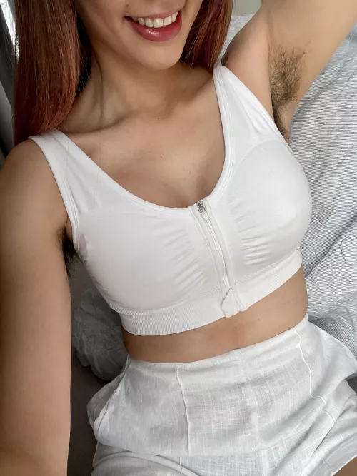 Hairy girls have more fun by fluffy_faerie