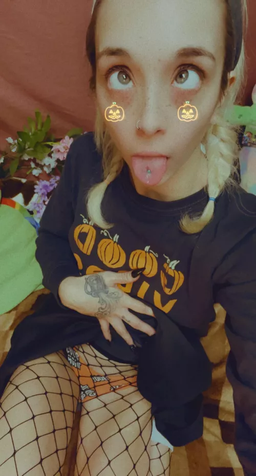 Halloween is tomorrow I had to! by Pixi3_P3ach3s