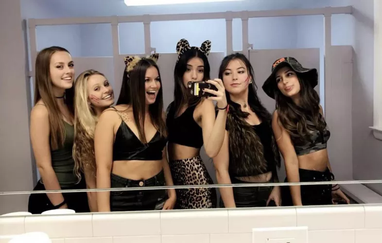 Halloween night by IsssaLuigi