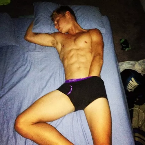 Hand in pants posted by lickitforme