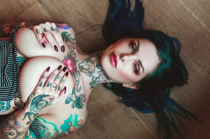 Hands full (uncensored from her twitter) by em--x