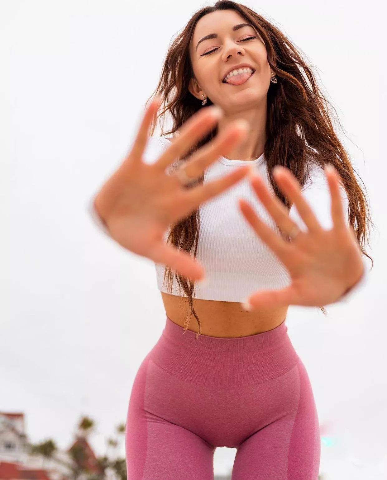 Hands posted by dirtyhairyy