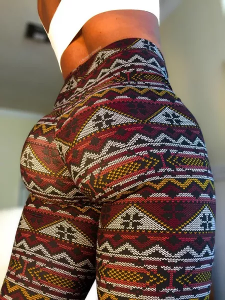 Hands needed and smacks too by 13thplaybunny