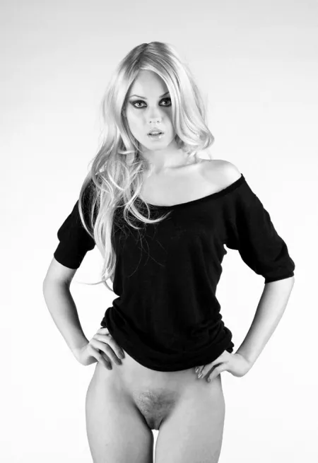 Hands on Hips by NotStPatrick