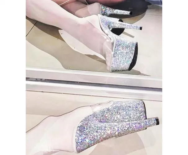 Hands up if your’e obsessed with stripper heels like me 🔥 My 2nd favourite ✨ by NellyJayde_Official