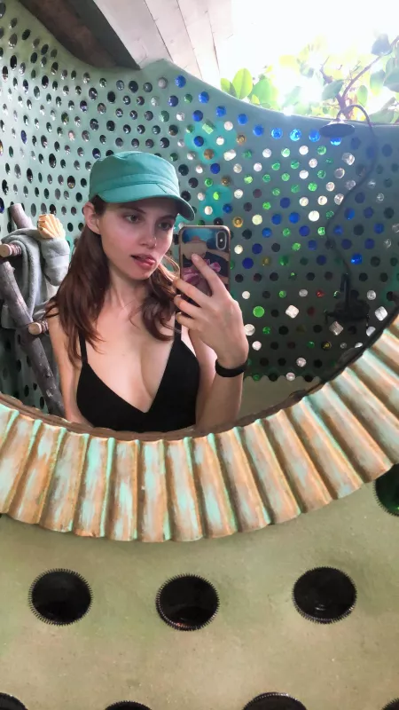 Hangin in the Earthship! by liararoux