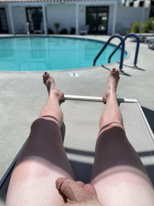 Hanging by the pool 💦 by cojale