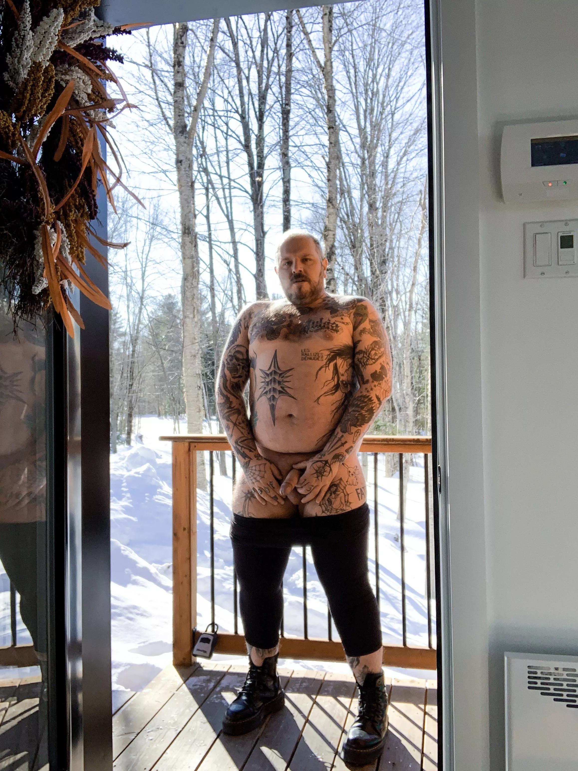 Hanging out half naked at -24°c posted by vampirepapi666